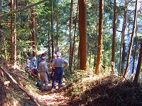 山道に入り休み